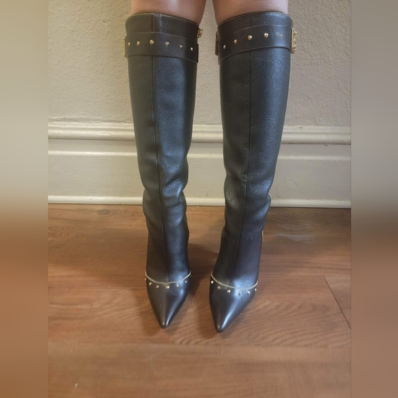 Authentic Louis Vuitton SUHALI Goat Leather Boots - Picture 5 of 5